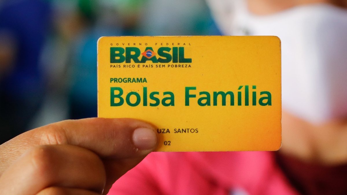 Caída del 20% de usuarios tras bloqueo a Bolsa Família en Brasil