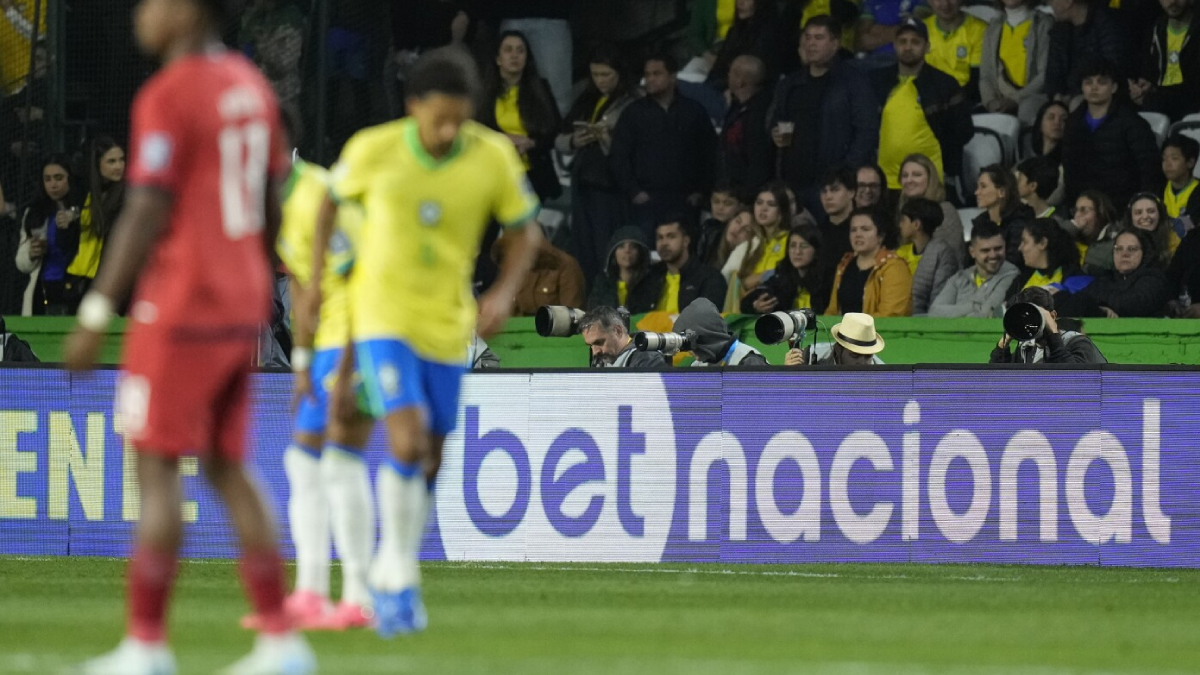 Senado prohíbe anuncios de apuestas, pero negocia excepción fútbol