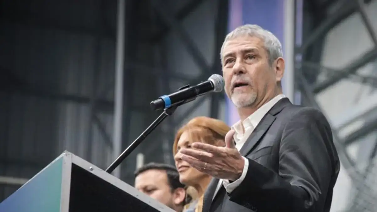 Ferraresi propone bloquear las apuestas en celulares de jóvenes