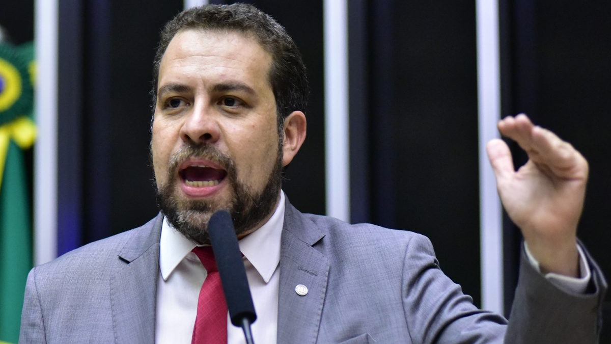 Brasil: Boulos redobra críticas a apostas online e pede proibição
