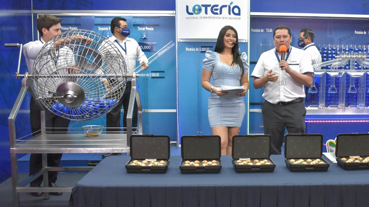 La lotería de El Salvador lleva salud a las comunidades