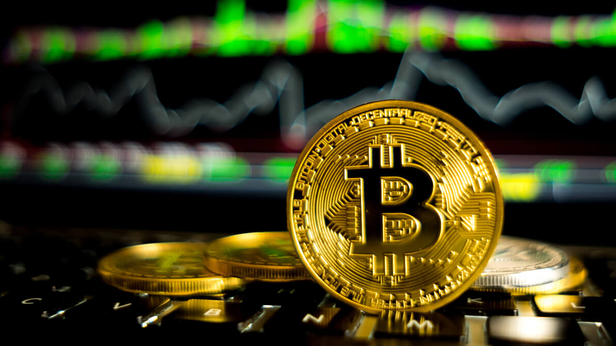 Bitcoin supera 72.000 dólares e se firma como refúgio global